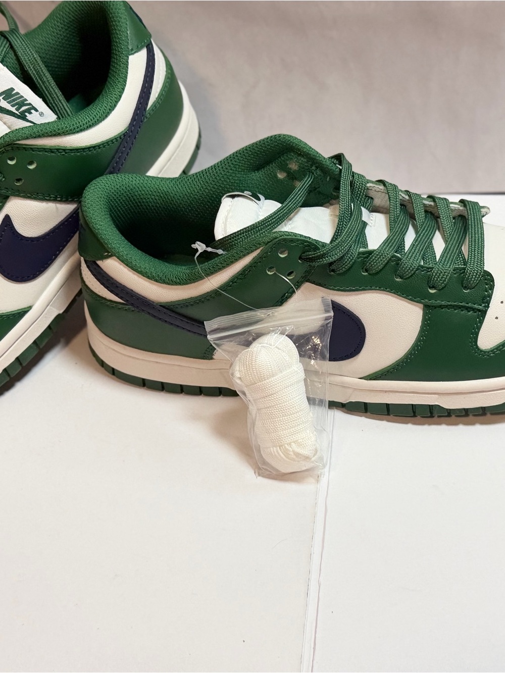 Nike Kids Green, White & Navy Low-Top Sneakers